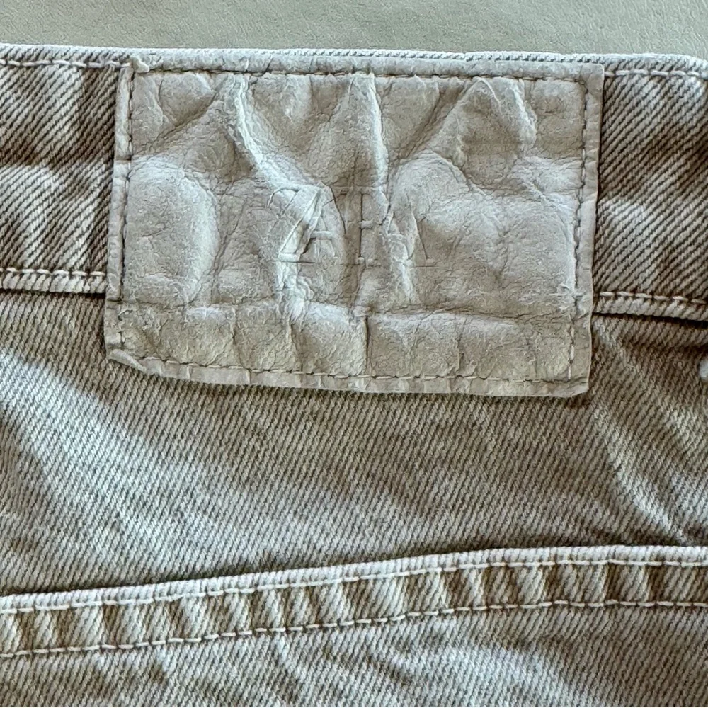 Zara Women's Cream High Rise 100% Cotton Jeans (8) - Picture 14 of 16